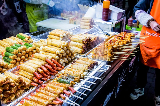 Ăn gì ở bến Ninh Kiều, đặc sản Cần Thơ là gì?