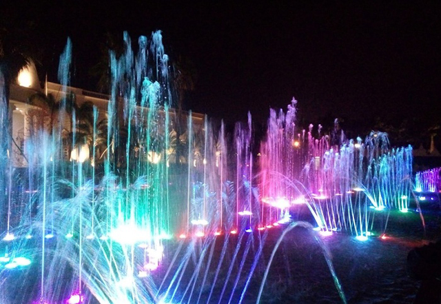Xiếc tại bãi Biển Nhân Tạo Cần Thơ