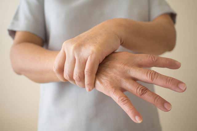 Bài tập giảm tê bì chân tay