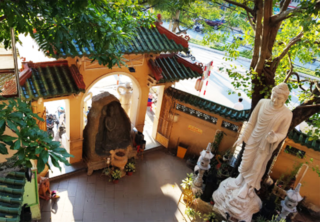 Bên trong chùa Phật Học Cần Thơ