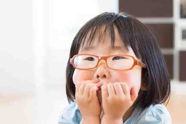 Tật viễn thị ở trẻ em - Cần phát hiện sớm tật viễn thị ở trẻ em, biểu hiện, cách điều trị