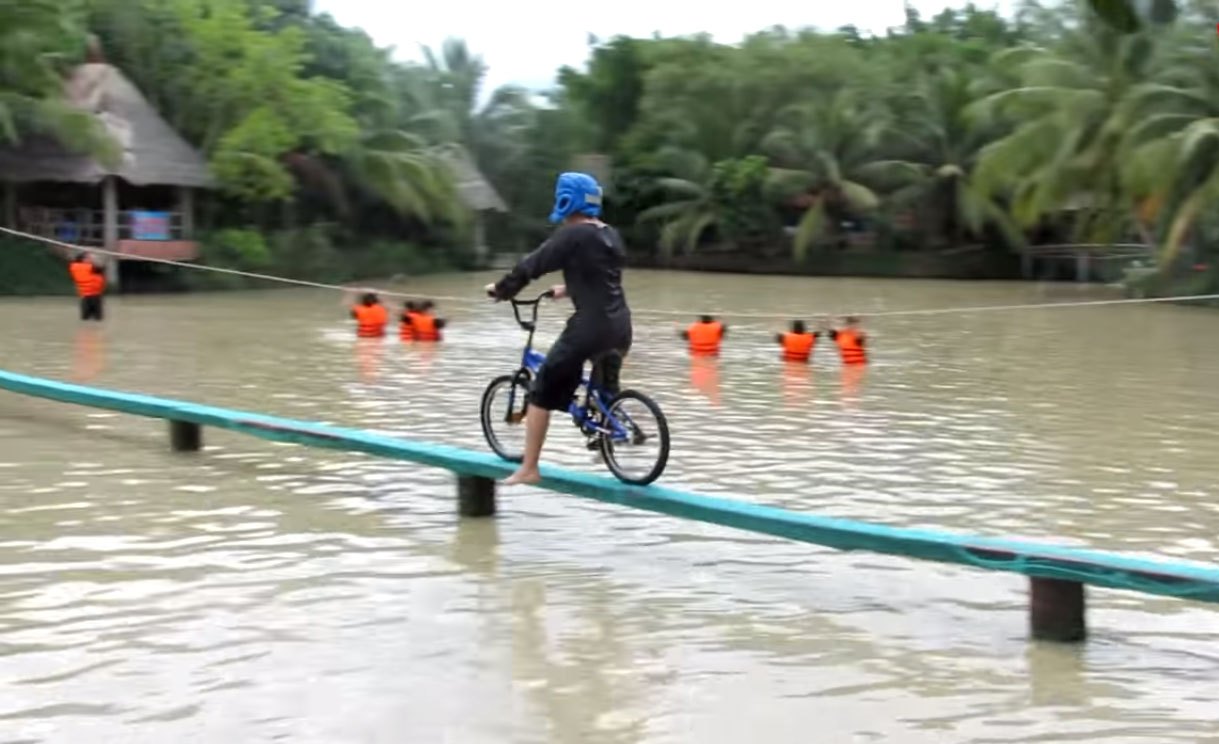 Lưu trú ở khách sạn Hùng Vương thì đi chơi ở đâu ?<