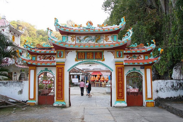 Chùa Hang Đảo Bà Lụa