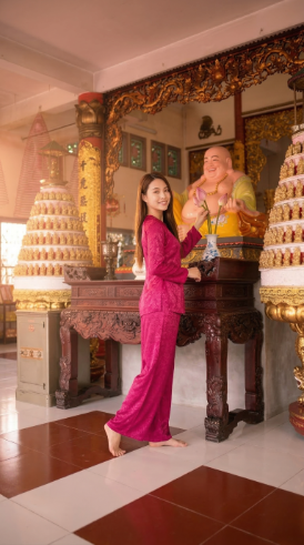 Gian thờ tôn tượng Phật Di Lặc