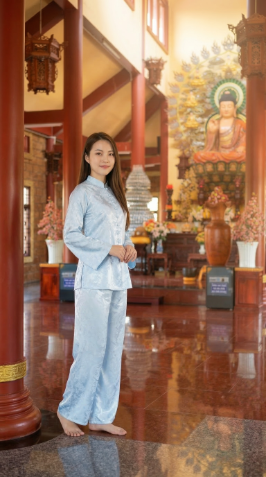 Bên trong điện thờ Chùa Lầu An Giang