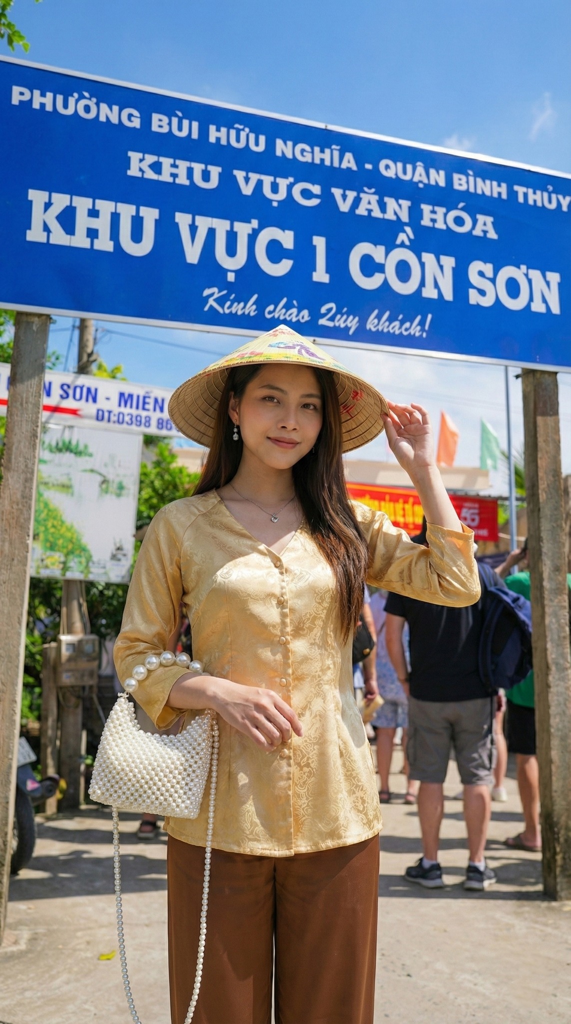 Check-in Cồn Sơn với áo bà ba