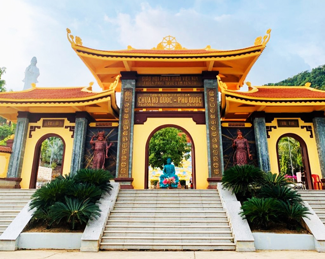 Cổng chùa Hộ Quốc Kiên Giang