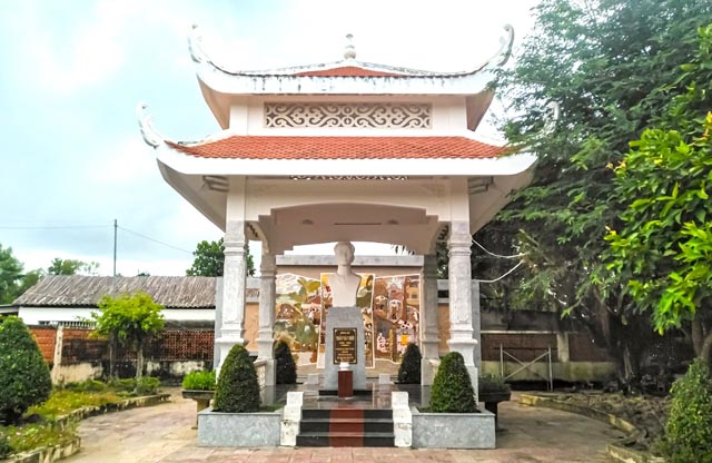 Công trình tưởng niệm đồng chí Trần Văn Thời