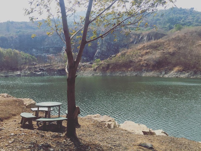 Không gian Hồ núi đá