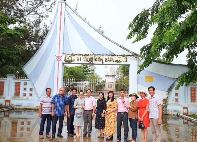 Cổng vào khu di tích
