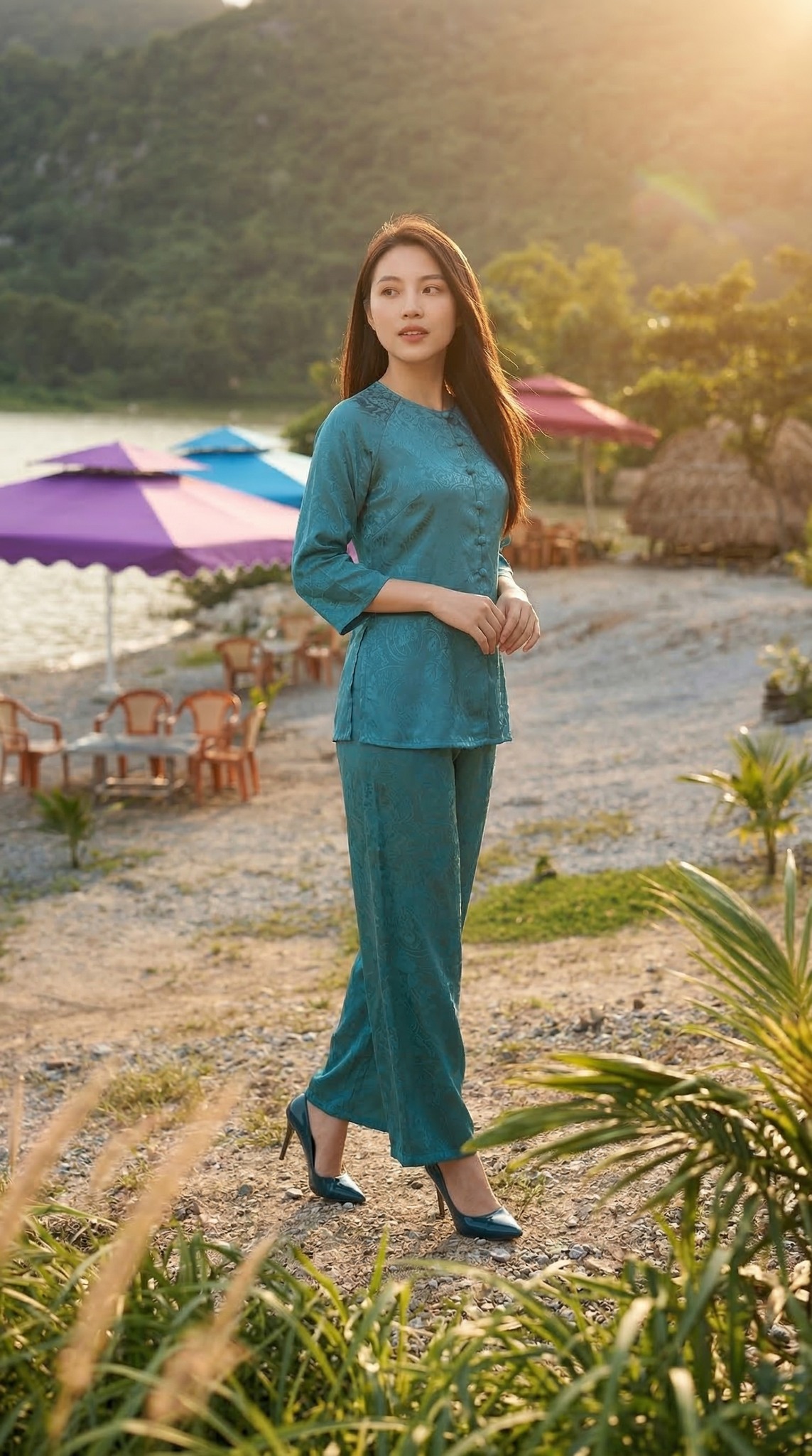 Khu vực bãi đá ven Hồ Ô Thum với ô che nắng