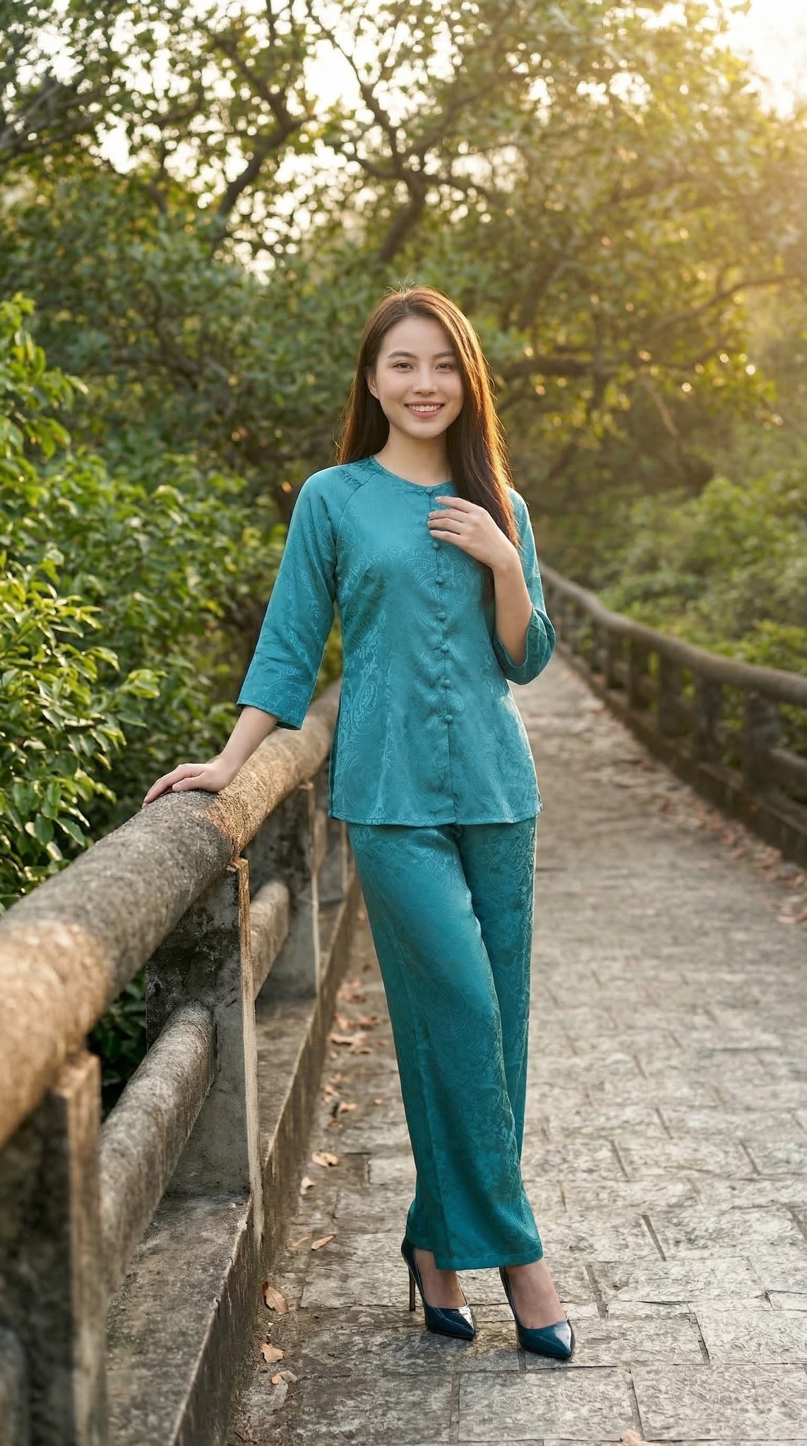 Pose dáng bước đi trên bến gỗ