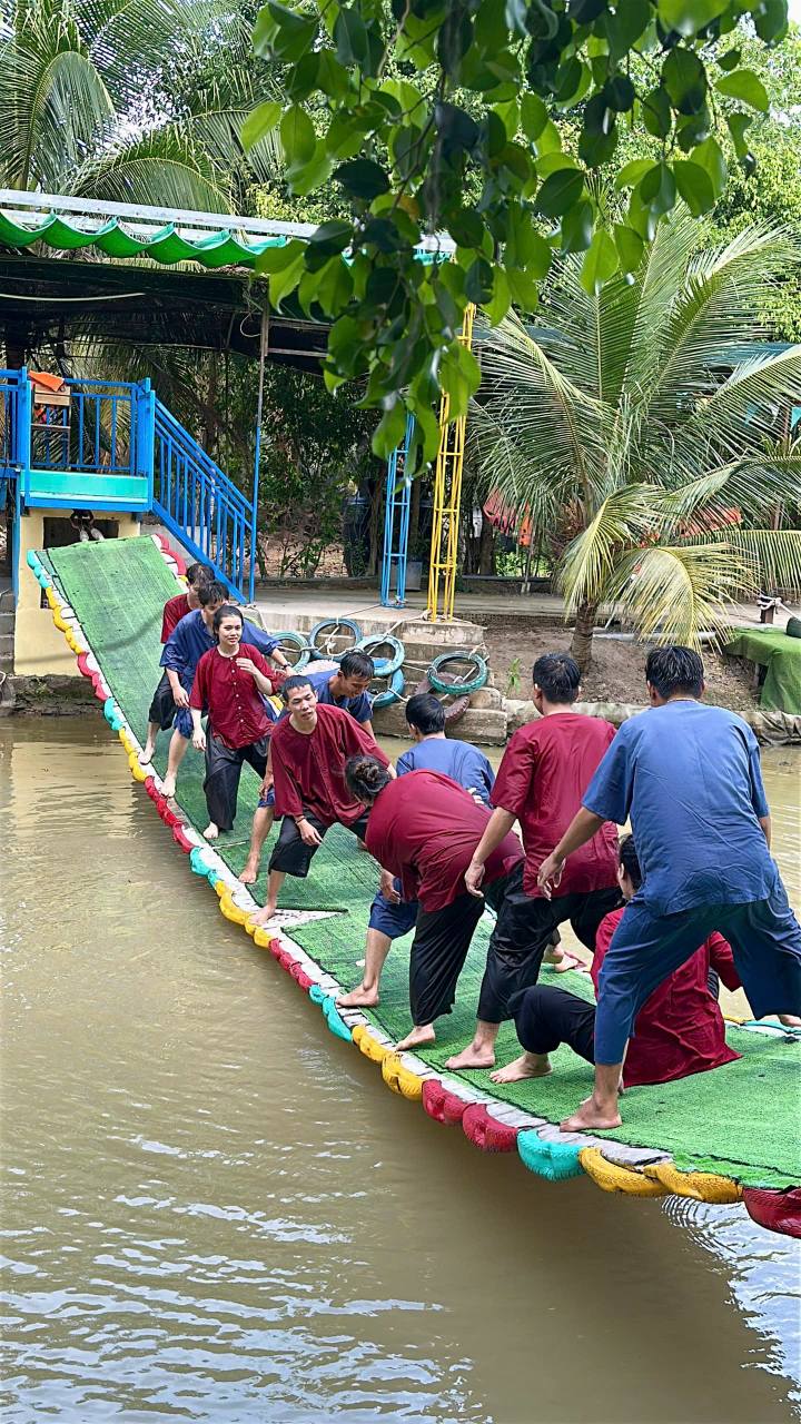 Teambuilding chạy trên bè nổi