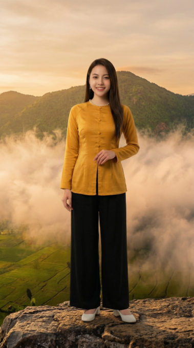 Đứng trên mỏm đá săn mây