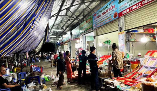 Khu hàng khô Chợ Côn Đảo
