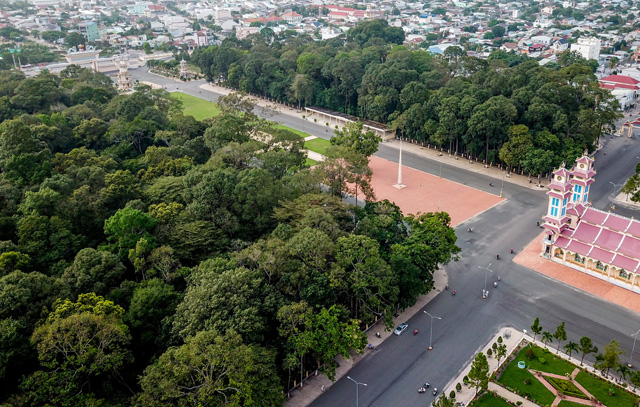 Cổng chính Tòa Thánh Tây Ninh