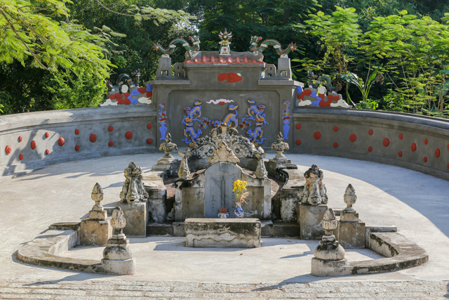 Phần mộ ông Phạm Đăng Hưng