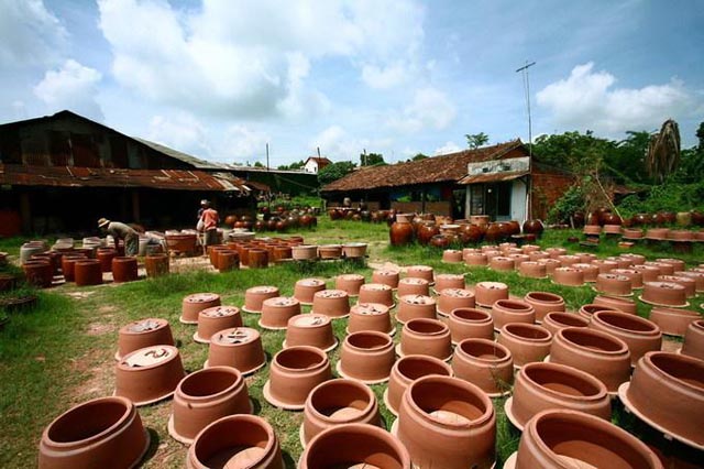 Làng nghề làm gốm sứ ở Bình Dương