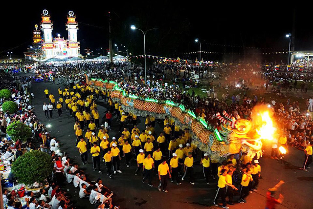 Múa rồng nhang Tây Ninh