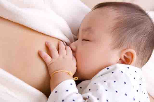 Cho con bú - Một số khó khăn khi cho con bú