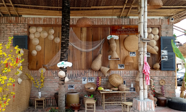 Nhà hàng ở cồn Thới Sơn