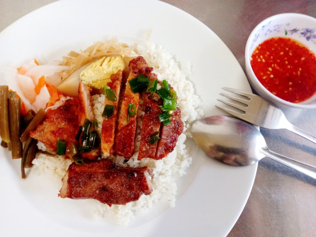 Cơm tấm sườn nướng mỡ hành