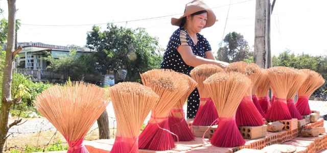 Phơi nhang ở Bình Dương