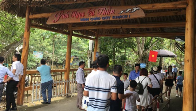 Suối Cá Thần có gì