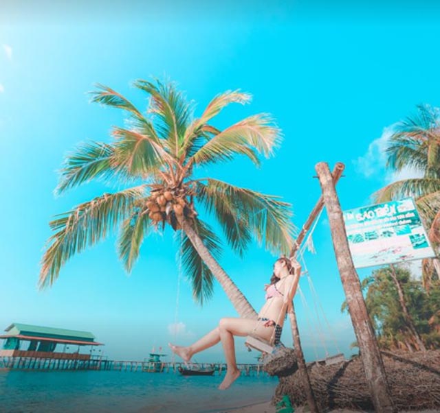 Tắm biển làng chài Rạch Vẹm