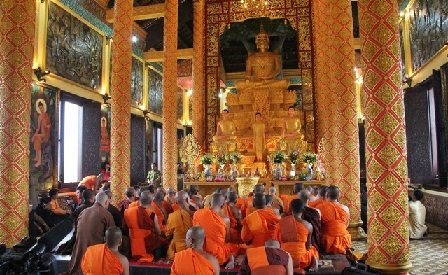 Thờ cúng chùa Kh'leang Sóc Trăng