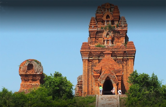 Thuyết minh - giới thiệu về Tháp Bánh Ít