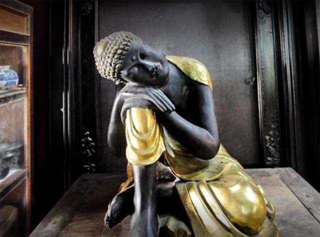 Tượng phật bên trong Nhà cổ ông Trần Công Vàng Bình Dương
