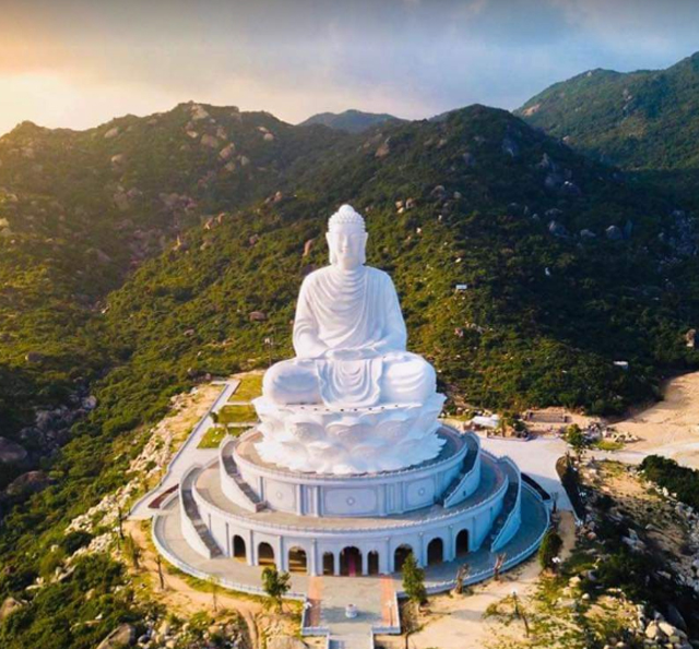 Tượng phật chùa Ông Núi